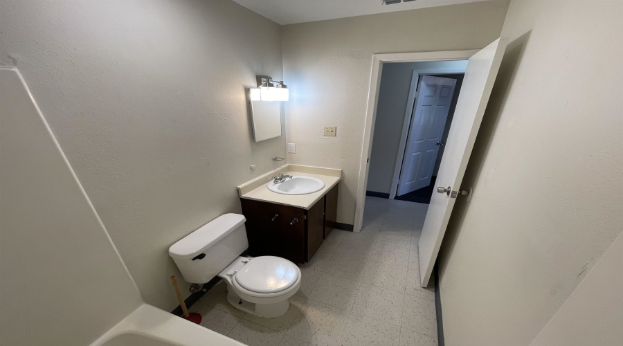 3801 Salinas Ave, LAREDO, Texas 78041, 2 Bedrooms Bedrooms, 5 Rooms Rooms,1 BathroomBathrooms,Residential,For Rent,3801 Salinas Ave,20254223