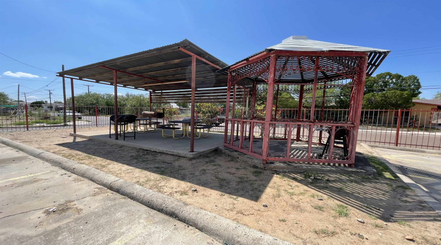 3801 Salinas Ave, LAREDO, Texas 78041, 2 Bedrooms Bedrooms, 5 Rooms Rooms,1 BathroomBathrooms,Residential,For Rent,3801 Salinas Ave,20254223