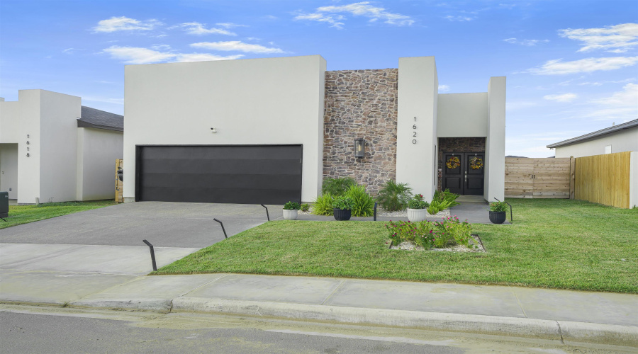 1620 Fresnillo Dr., Laredo, Texas 78046, 3 Bedrooms Bedrooms, 4 Rooms Rooms,2 BathroomsBathrooms,Residential,For Sale,1620 Fresnillo Dr.,20254228