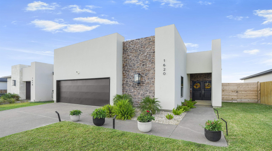 1620 Fresnillo Dr., Laredo, Texas 78046, 3 Bedrooms Bedrooms, 4 Rooms Rooms,2 BathroomsBathrooms,Residential,For Sale,1620 Fresnillo Dr.,20254228