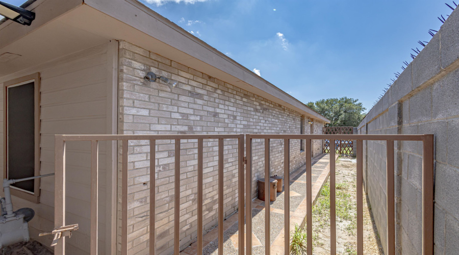 1416 Road Runner St, LAREDO, Texas 78045, 3 Bedrooms Bedrooms, 6 Rooms Rooms,2 BathroomsBathrooms,Residential,For Rent,1416 Road Runner St,20254229