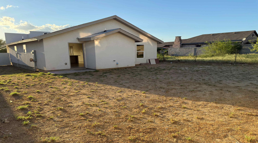121 Valladolid Ave, Laredo, Texas 78046, 3 Bedrooms Bedrooms, 5 Rooms Rooms,2 BathroomsBathrooms,Residential,For Sale,121 Valladolid Ave,20254230