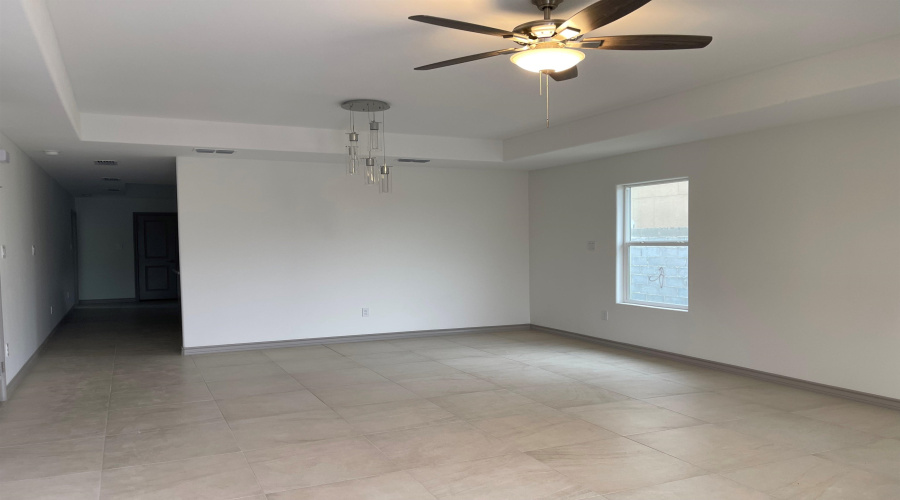 121 Valladolid Ave, Laredo, Texas 78046, 3 Bedrooms Bedrooms, 5 Rooms Rooms,2 BathroomsBathrooms,Residential,For Sale,121 Valladolid Ave,20254230