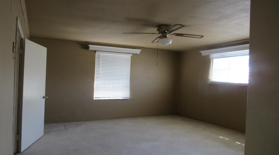 1413 E Plum St, Laredo, Texas 78040, 3 Bedrooms Bedrooms, 8 Rooms Rooms,2 BathroomsBathrooms,Residential,For Sale,1413 E Plum St,20254231