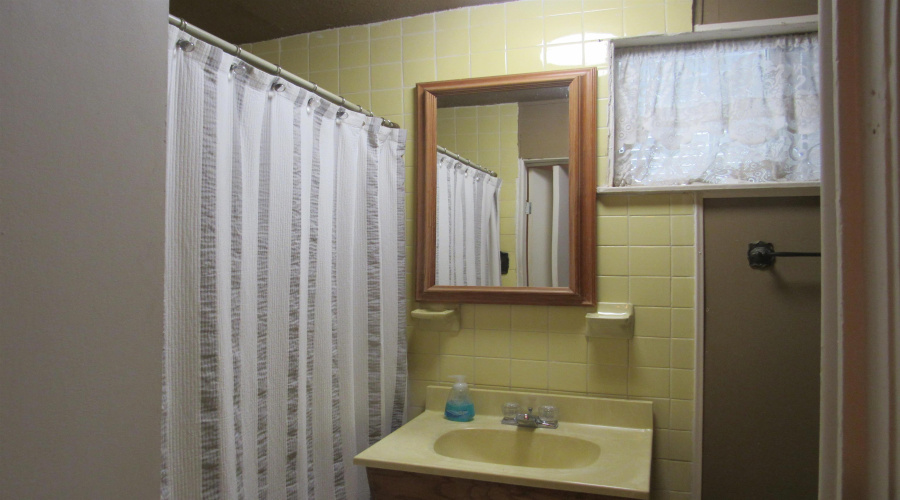 1413 E Plum St, Laredo, Texas 78040, 3 Bedrooms Bedrooms, 8 Rooms Rooms,2 BathroomsBathrooms,Residential,For Sale,1413 E Plum St,20254231