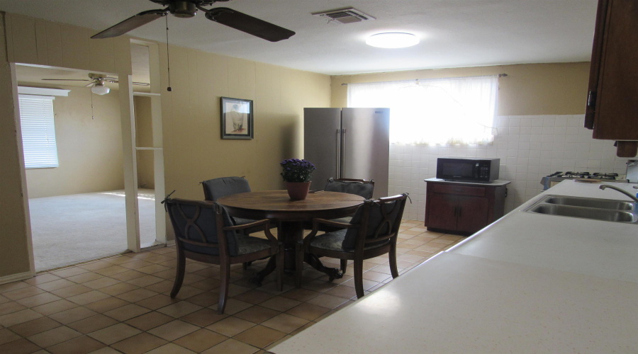 1413 E Plum St, Laredo, Texas 78040, 3 Bedrooms Bedrooms, 8 Rooms Rooms,2 BathroomsBathrooms,Residential,For Sale,1413 E Plum St,20254231