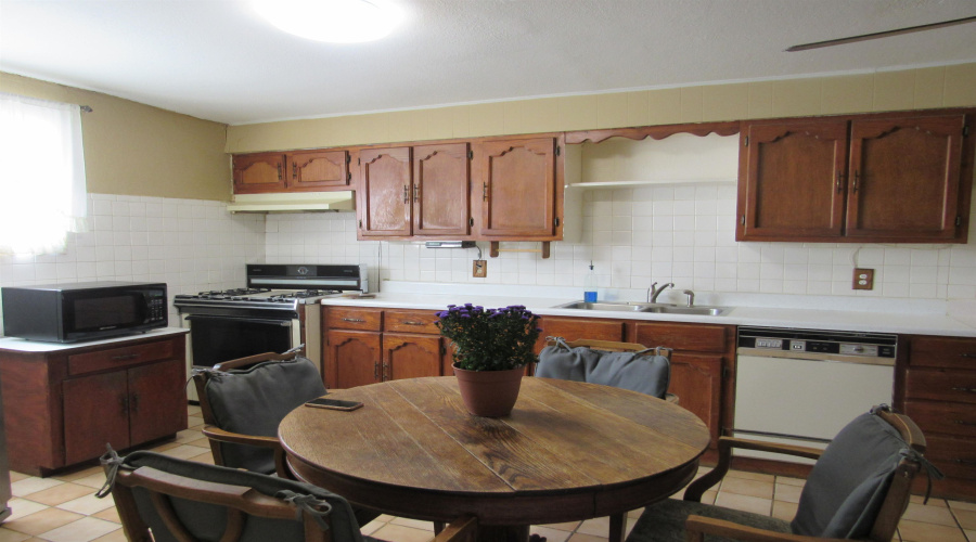 1413 E Plum St, Laredo, Texas 78040, 3 Bedrooms Bedrooms, 8 Rooms Rooms,2 BathroomsBathrooms,Residential,For Sale,1413 E Plum St,20254231
