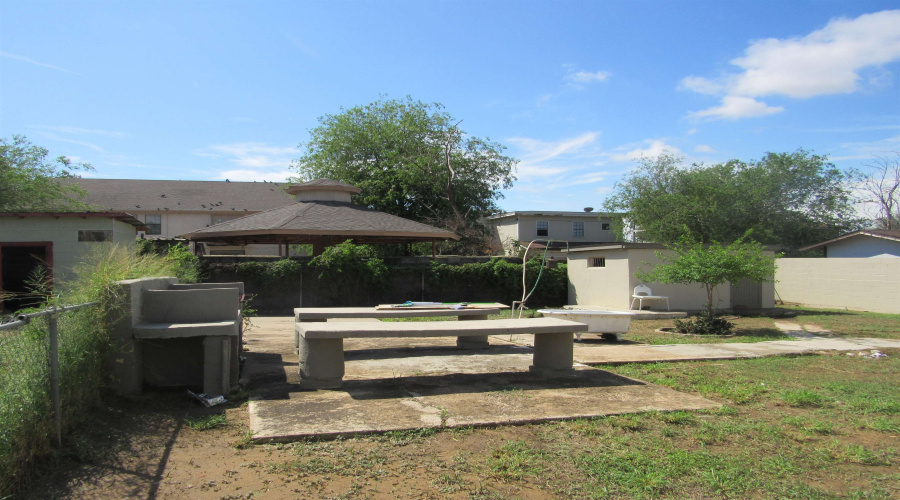 1413 E Plum St, Laredo, Texas 78040, 3 Bedrooms Bedrooms, 8 Rooms Rooms,2 BathroomsBathrooms,Residential,For Sale,1413 E Plum St,20254231