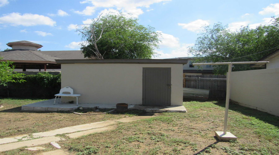 1413 E Plum St, Laredo, Texas 78040, 3 Bedrooms Bedrooms, 8 Rooms Rooms,2 BathroomsBathrooms,Residential,For Sale,1413 E Plum St,20254231