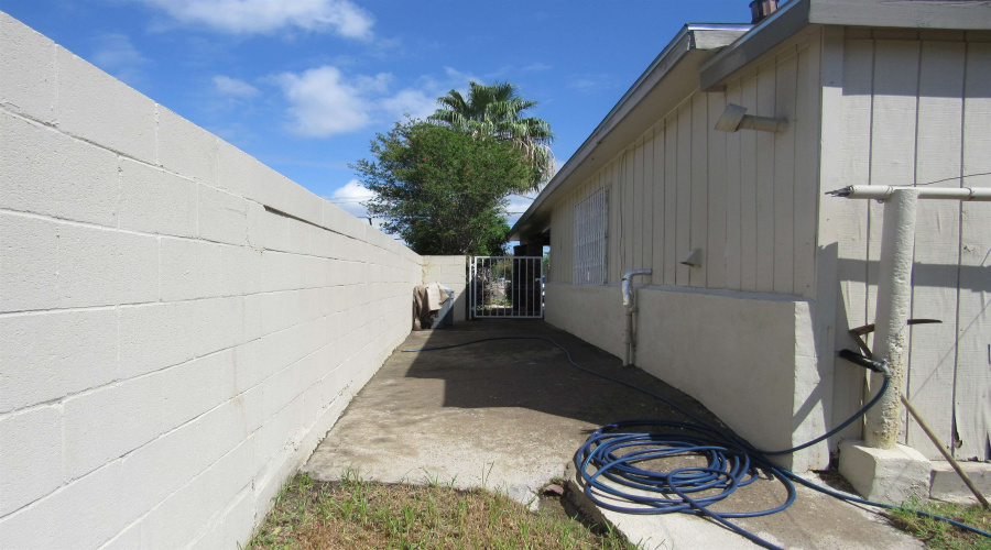 1413 E Plum St, Laredo, Texas 78040, 3 Bedrooms Bedrooms, 8 Rooms Rooms,2 BathroomsBathrooms,Residential,For Sale,1413 E Plum St,20254231