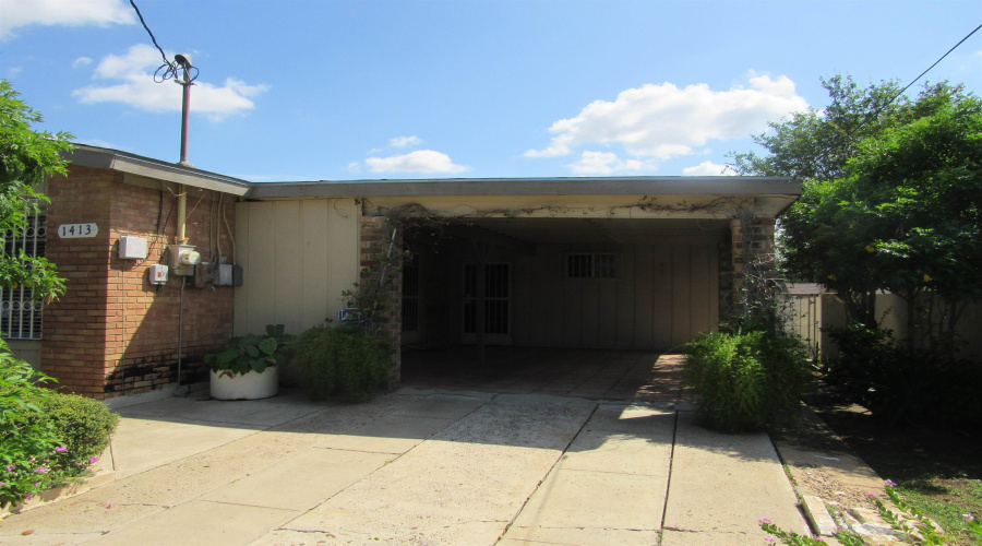 1413 E Plum St, Laredo, Texas 78040, 3 Bedrooms Bedrooms, 8 Rooms Rooms,2 BathroomsBathrooms,Residential,For Sale,1413 E Plum St,20254231
