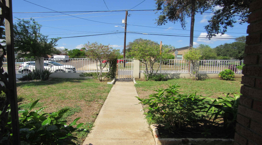 1413 E Plum St, Laredo, Texas 78040, 3 Bedrooms Bedrooms, 8 Rooms Rooms,2 BathroomsBathrooms,Residential,For Sale,1413 E Plum St,20254231