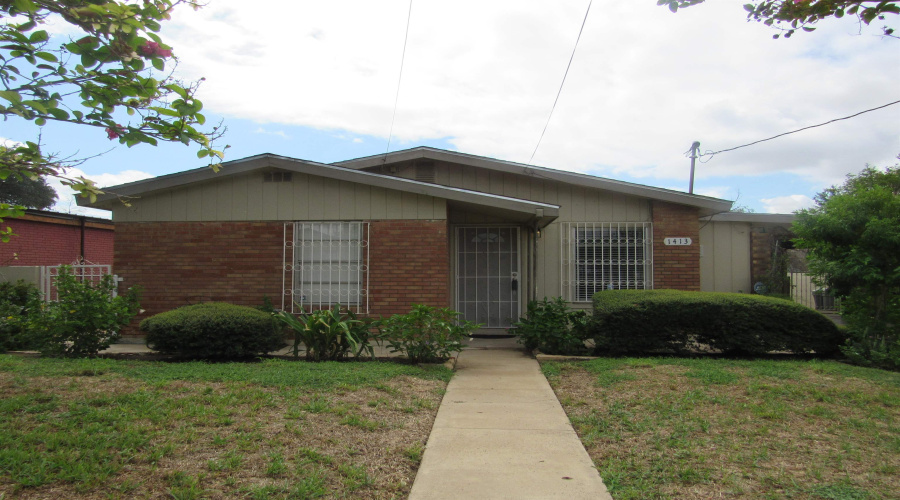 1413 E Plum St, Laredo, Texas 78040, 3 Bedrooms Bedrooms, 8 Rooms Rooms,2 BathroomsBathrooms,Residential,For Sale,1413 E Plum St,20254231