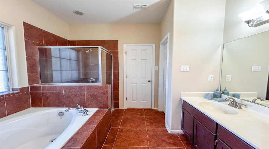 11308 Granados St, Laredo, Texas 78045, 4 Bedrooms Bedrooms, 6 Rooms Rooms,2 BathroomsBathrooms,Residential,For Sale,11308 Granados St,20254240