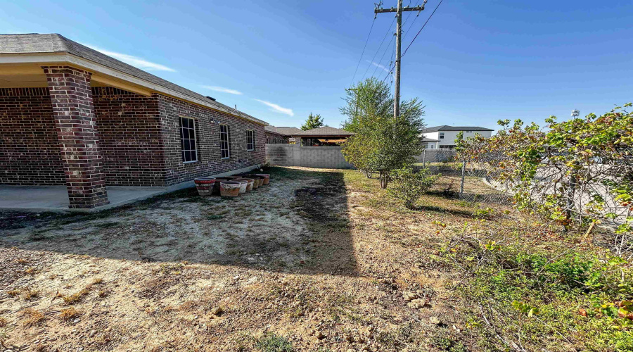 11308 Granados St, Laredo, Texas 78045, 4 Bedrooms Bedrooms, 6 Rooms Rooms,2 BathroomsBathrooms,Residential,For Sale,11308 Granados St,20254240