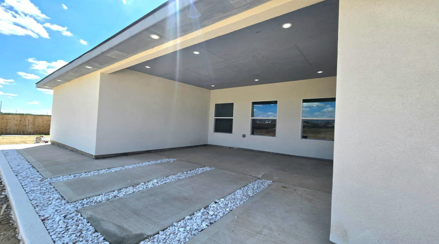 219 Lusitano Dr., Laredo, Texas 78046, 3 Bedrooms Bedrooms, 5 Rooms Rooms,2 BathroomsBathrooms,Residential,For Sale,219 Lusitano Dr.,20254245