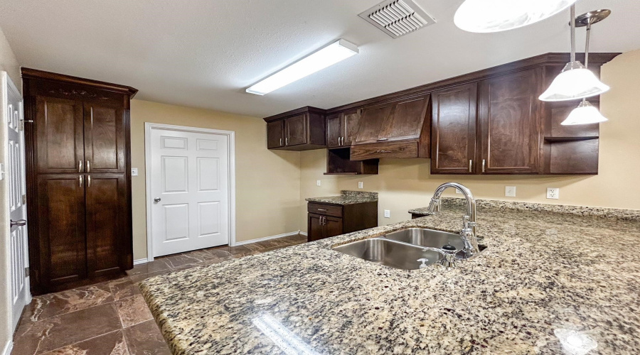 4409 Gloria Dr., Laredo, Texas 78046, 4 Bedrooms Bedrooms, 6 Rooms Rooms,2 BathroomsBathrooms,Residential,For Rent,4409 Gloria Dr.,20254246