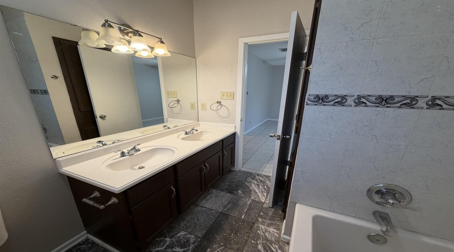 8704 Puerto Isabel, Laredo, Texas 78045, 3 Bedrooms Bedrooms, 5 Rooms Rooms,2 BathroomsBathrooms,Residential,For Rent,8704 Puerto Isabel,20254248