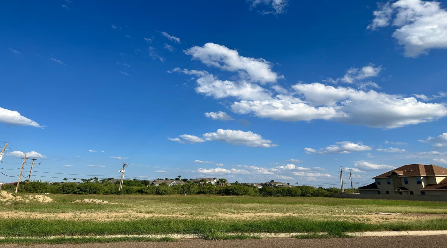 7609 Greenmeadow Dr, LAREDO, Texas 78045, ,Land,For Sale,7609 Greenmeadow Dr,20254502