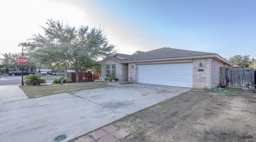 5202 Aneto Dr, Laredo, Texas 78043, 4 Bedrooms Bedrooms, 6 Rooms Rooms,2 BathroomsBathrooms,Residential,For Sale,5202 Aneto Dr,20254257