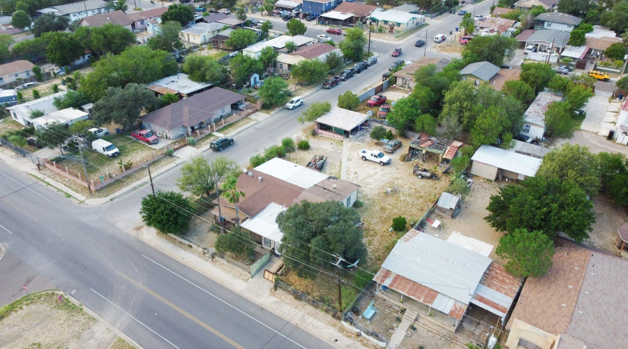 3202 Market St, Laredo, Texas 78043, 3 Bedrooms Bedrooms, 5 Rooms Rooms,2 BathroomsBathrooms,Residential,For Sale,3202 Market St,20254261