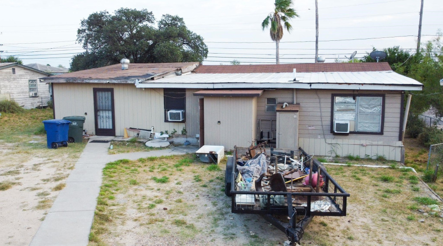 3202 Market St, Laredo, Texas 78043, 3 Bedrooms Bedrooms, 5 Rooms Rooms,2 BathroomsBathrooms,Residential,For Sale,3202 Market St,20254261