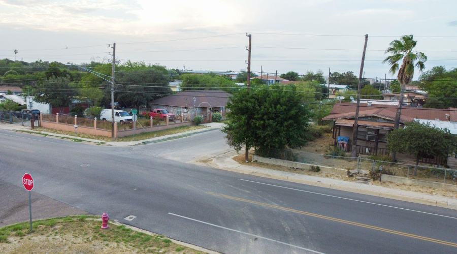 3202 Market St, Laredo, Texas 78043, 3 Bedrooms Bedrooms, 5 Rooms Rooms,2 BathroomsBathrooms,Residential,For Sale,3202 Market St,20254261