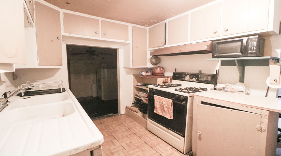 3202 Market St, Laredo, Texas 78043, 3 Bedrooms Bedrooms, 5 Rooms Rooms,2 BathroomsBathrooms,Residential,For Sale,3202 Market St,20254261