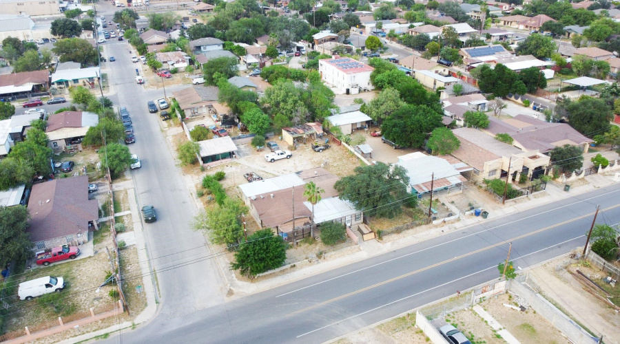 3202 Market St, Laredo, Texas 78043, 3 Bedrooms Bedrooms, 5 Rooms Rooms,2 BathroomsBathrooms,Residential,For Sale,3202 Market St,20254261