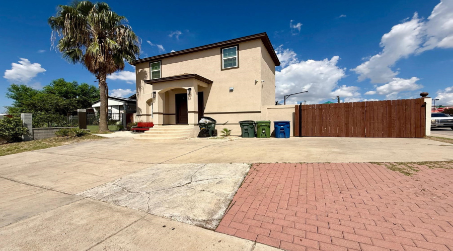 4514 Fall Dr, Laredo, Texas 78046, 4 Bedrooms Bedrooms, 6 Rooms Rooms,2 BathroomsBathrooms,Residential,For Sale,4514 Fall Dr,20254262