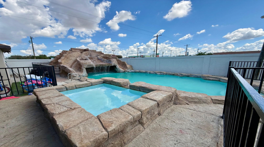 4514 Fall Dr, Laredo, Texas 78046, 4 Bedrooms Bedrooms, 6 Rooms Rooms,2 BathroomsBathrooms,Residential,For Sale,4514 Fall Dr,20254262