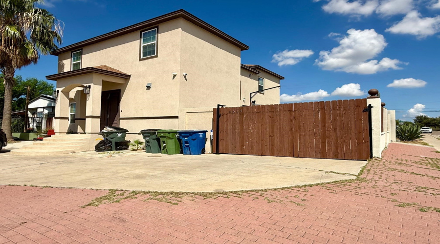 4514 Fall Dr, Laredo, Texas 78046, 4 Bedrooms Bedrooms, 6 Rooms Rooms,2 BathroomsBathrooms,Residential,For Sale,4514 Fall Dr,20254262