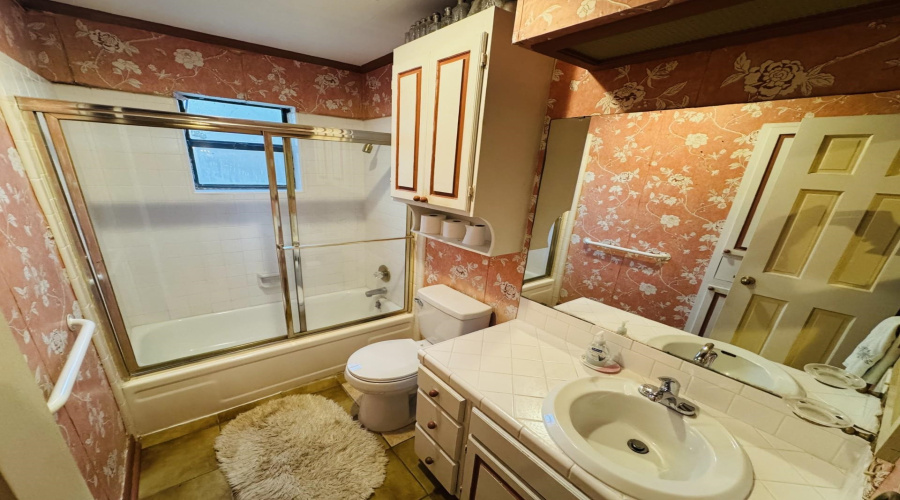 1005 E Del Mar Blvd, Laredo, Texas 78041, 3 Bedrooms Bedrooms, 8 Rooms Rooms,3 BathroomsBathrooms,Residential,For Sale,1005 E Del Mar Blvd,20254264