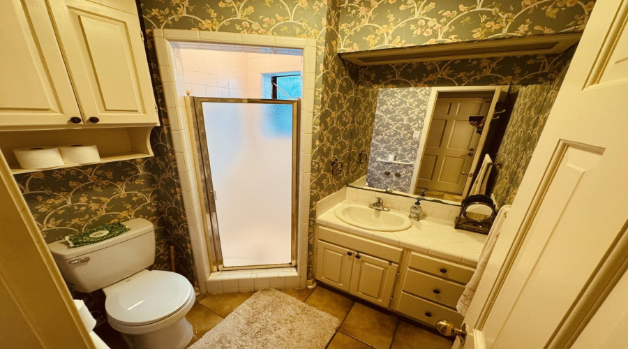 1005 E Del Mar Blvd, Laredo, Texas 78041, 3 Bedrooms Bedrooms, 8 Rooms Rooms,3 BathroomsBathrooms,Residential,For Sale,1005 E Del Mar Blvd,20254264
