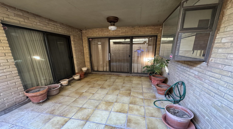 1005 E Del Mar Blvd, Laredo, Texas 78041, 3 Bedrooms Bedrooms, 8 Rooms Rooms,3 BathroomsBathrooms,Residential,For Sale,1005 E Del Mar Blvd,20254264