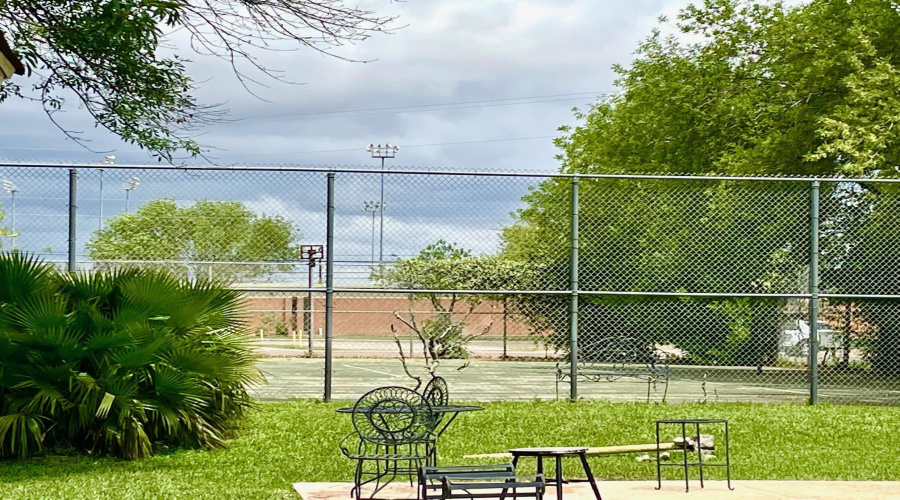 1005 E Del Mar Blvd, Laredo, Texas 78041, 3 Bedrooms Bedrooms, 8 Rooms Rooms,3 BathroomsBathrooms,Residential,For Sale,1005 E Del Mar Blvd,20254264