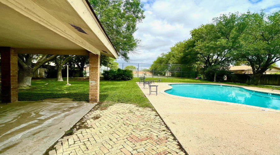 1005 E Del Mar Blvd, Laredo, Texas 78041, 3 Bedrooms Bedrooms, 8 Rooms Rooms,3 BathroomsBathrooms,Residential,For Sale,1005 E Del Mar Blvd,20254264