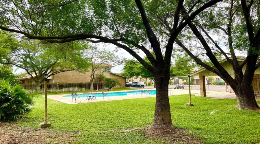 1005 E Del Mar Blvd, Laredo, Texas 78041, 3 Bedrooms Bedrooms, 8 Rooms Rooms,3 BathroomsBathrooms,Residential,For Sale,1005 E Del Mar Blvd,20254264