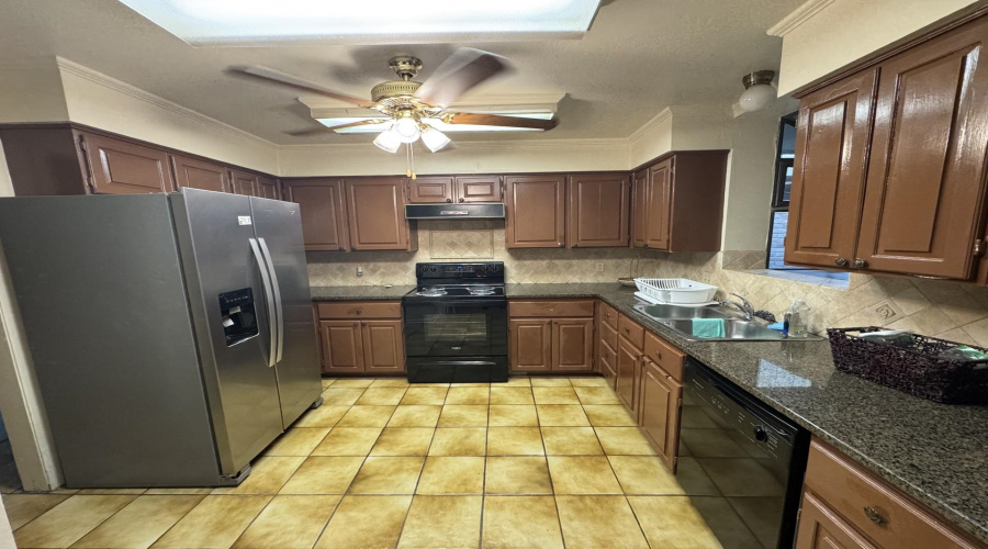 1005 E Del Mar Blvd, Laredo, Texas 78041, 3 Bedrooms Bedrooms, 8 Rooms Rooms,3 BathroomsBathrooms,Residential,For Sale,1005 E Del Mar Blvd,20254264