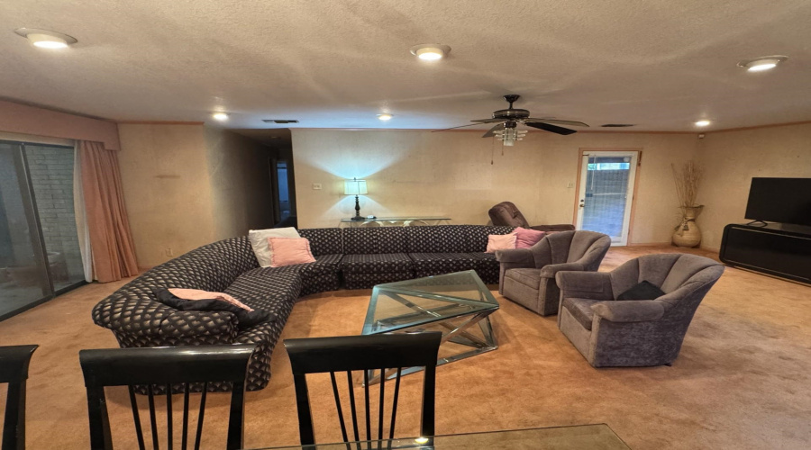 1005 E Del Mar Blvd, Laredo, Texas 78041, 3 Bedrooms Bedrooms, 8 Rooms Rooms,3 BathroomsBathrooms,Residential,For Sale,1005 E Del Mar Blvd,20254264
