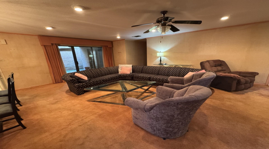1005 E Del Mar Blvd, Laredo, Texas 78041, 3 Bedrooms Bedrooms, 8 Rooms Rooms,3 BathroomsBathrooms,Residential,For Sale,1005 E Del Mar Blvd,20254264