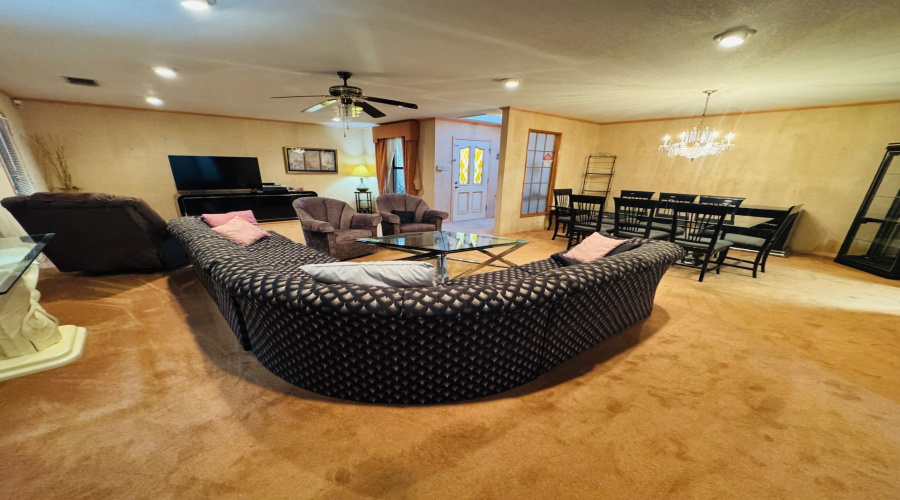 1005 E Del Mar Blvd, Laredo, Texas 78041, 3 Bedrooms Bedrooms, 8 Rooms Rooms,3 BathroomsBathrooms,Residential,For Sale,1005 E Del Mar Blvd,20254264