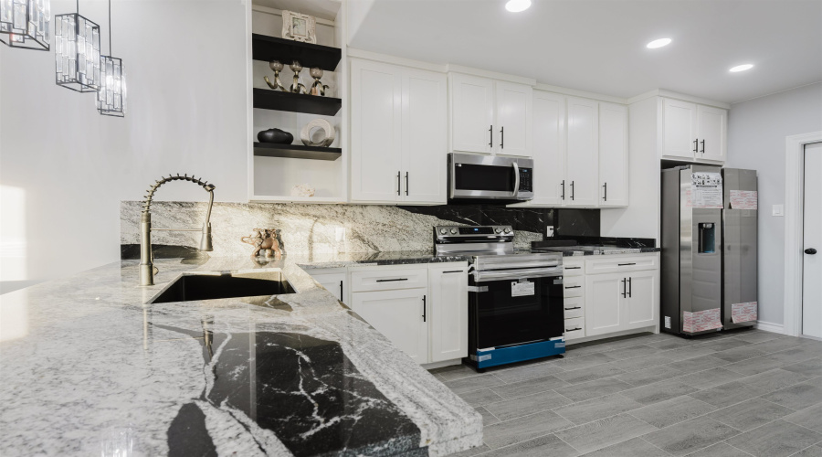5005 Servando Dr, Laredo, Texas 78043-0000, 3 Bedrooms Bedrooms, 6 Rooms Rooms,2 BathroomsBathrooms,Residential,For Sale,5005 Servando Dr,20254271