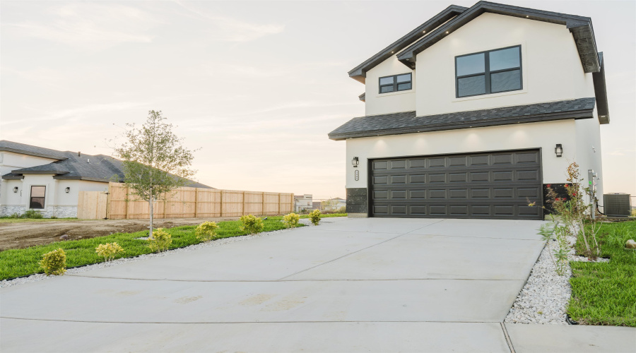 5005 Servando Dr, Laredo, Texas 78043-0000, 3 Bedrooms Bedrooms, 6 Rooms Rooms,2 BathroomsBathrooms,Residential,For Sale,5005 Servando Dr,20254271