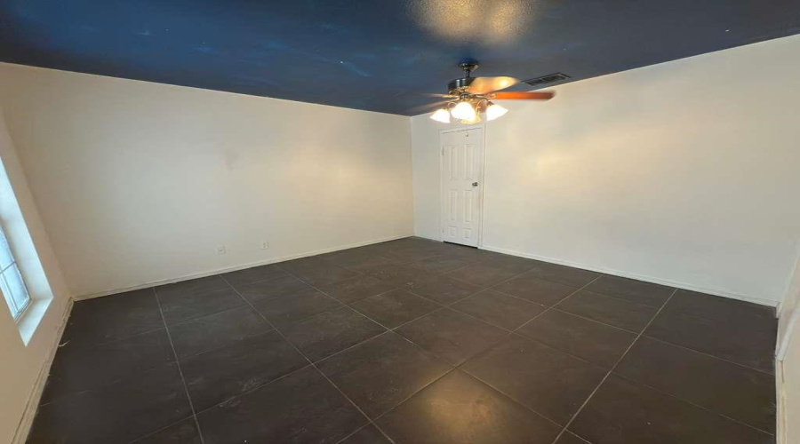 504 Campanario Ln, Laredo, Texas 78046, 4 Bedrooms Bedrooms, 7 Rooms Rooms,2 BathroomsBathrooms,Residential,For Sale,504 Campanario Ln,20254272