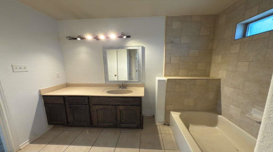 504 Campanario Ln, Laredo, Texas 78046, 4 Bedrooms Bedrooms, 7 Rooms Rooms,2 BathroomsBathrooms,Residential,For Sale,504 Campanario Ln,20254272