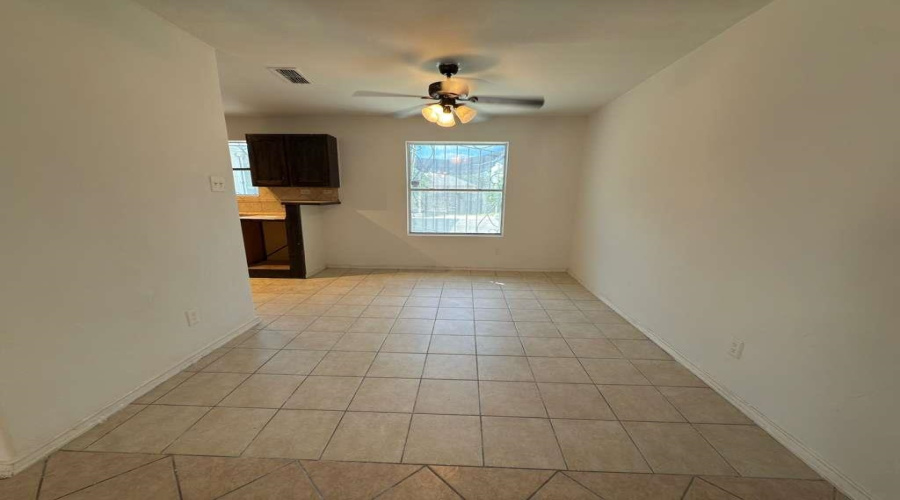 504 Campanario Ln, Laredo, Texas 78046, 4 Bedrooms Bedrooms, 7 Rooms Rooms,2 BathroomsBathrooms,Residential,For Sale,504 Campanario Ln,20254272