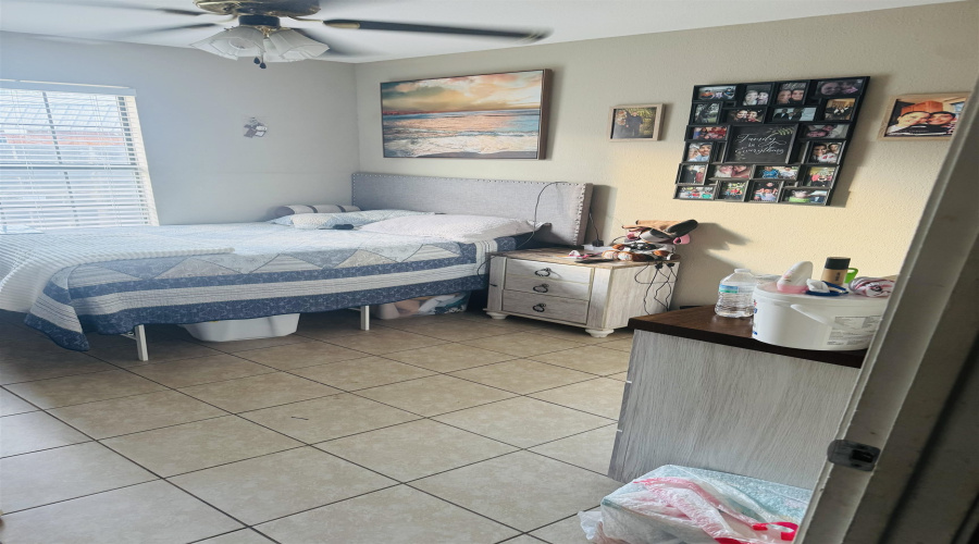 3920 Sand Creek Ct, Laredo, Texas 78043, 3 Bedrooms Bedrooms, 5 Rooms Rooms,2 BathroomsBathrooms,Residential,For Sale,3920 Sand Creek Ct,20254273