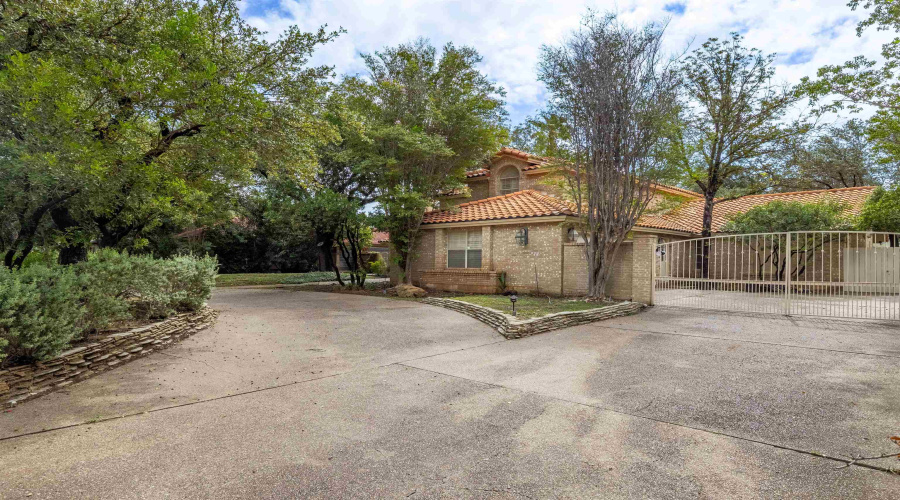109 Devonshire Ct, Laredo, Texas 78041, 6 Bedrooms Bedrooms, 10 Rooms Rooms,4 BathroomsBathrooms,Residential,For Sale,109 Devonshire Ct,20254274