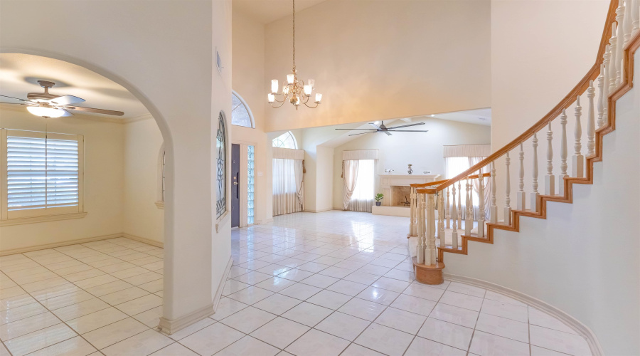 109 Devonshire Ct, Laredo, Texas 78041, 6 Bedrooms Bedrooms, 10 Rooms Rooms,4 BathroomsBathrooms,Residential,For Sale,109 Devonshire Ct,20254274